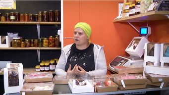 florencia vende huevos de pascuas y mermeladas para financiar su tratamiento contra el cancer