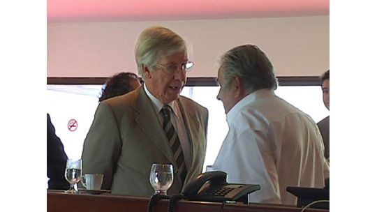 Astori ganó la pulseada a Mujica en proyecto de rebaja del IVA