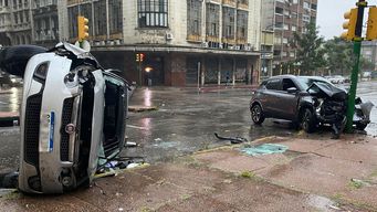 Accidente en Libertador y Galicia. Foto: Marcelo Auyanet, Subrayado.