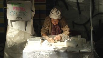 olga, la vendedora de tortas fritas de 71 anos, tras conocerse su historia: senti el carino, el apoyo, un impulso