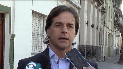 lacalle pou respondio a vazquez con humor su referencia a la bandera