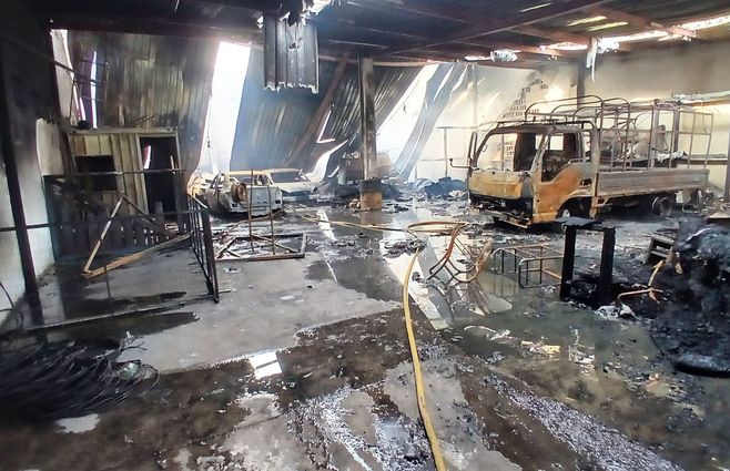 Incendio en depósito de Belloni y Matilde Pacheco. Foto: Bomberos.