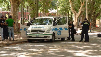Foto: el delincuente le sacó el arma a un policía cuando era trasladado en esta camioneta y otro agente lo mató.