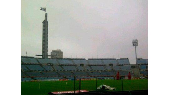 Peñarol le gana 2 a 0 a Racing en el Centenario