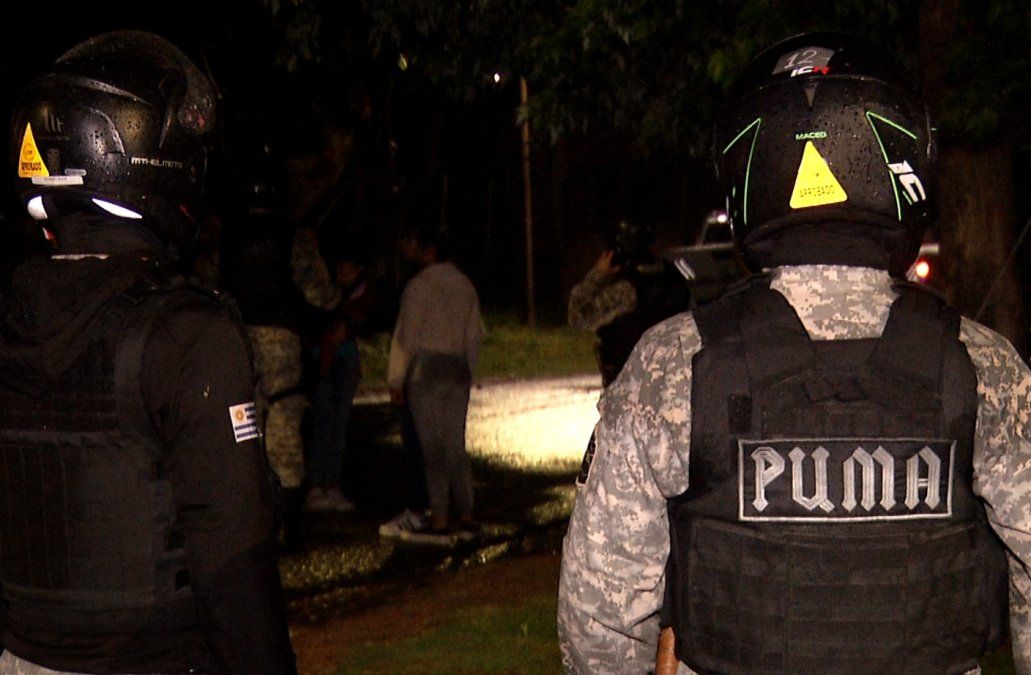 Foto: Subrayado. Presencia policial en el lugar donde se realizaba la manifestación este martes. Foto: Subrayado. Presencia policial en el lugar donde se realizaba la manifestación este martes.