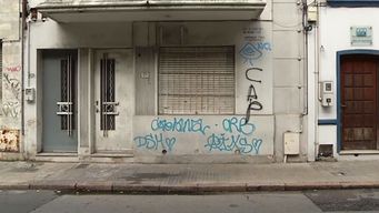 municipio ch aporta mano de obra y vecinos la pintura como plan para limpiar grafitis