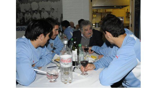 La increíble cena de Mujica con la selección en lo de El Loco