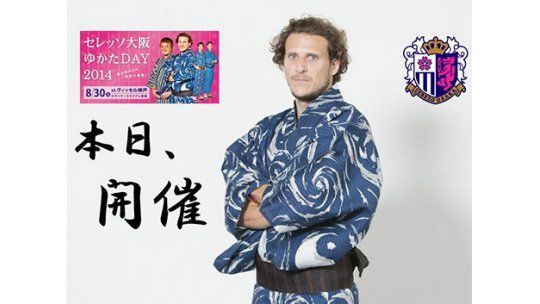 Forlán posa en kimono para campaña del Cerezo Osaka