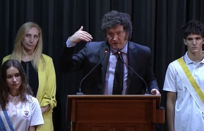 MILEI--COLEGIO--ARGENTINA.jpg