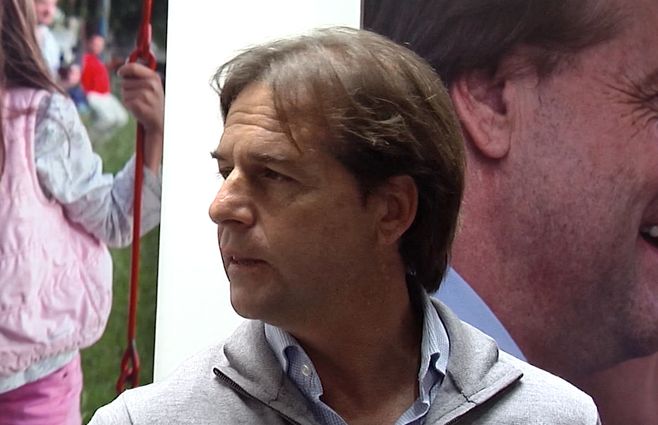 Lacalle-Pou-en-su-sede.jpg