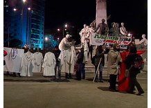 Maestros “colgaron las túnicas” en reclamo de aumento