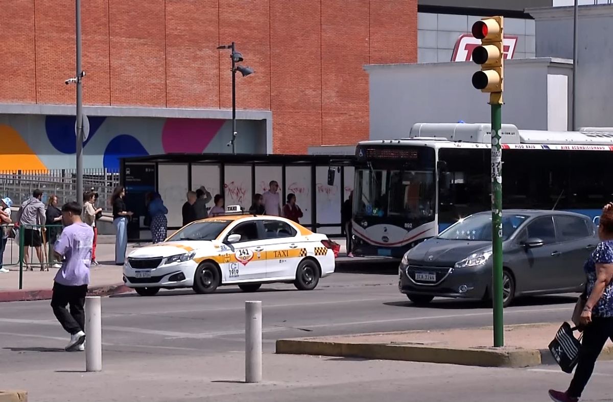 Murió el hombre que fue apuñalado mientras dormía en la zona de Tres Cruces; hay un sospechoso detenido
