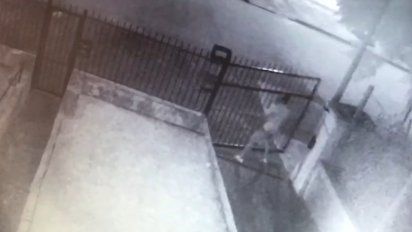 policia busca a delincuentes que roban portones en malvin