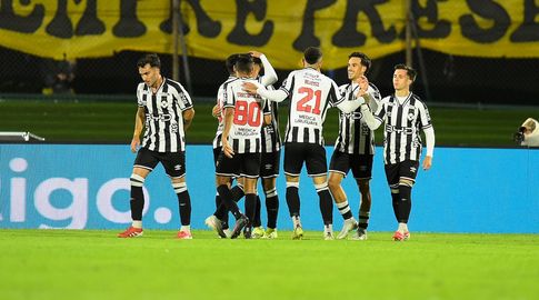 Wanderers le ganó 1 a 0 a Peñarol en el estadio Centenario, que se quedó sin el título del Torneo Apertura Wanderers le ganó 1 a 0 a Peñarol en el estadio Centenario, que se quedó sin el título del Torneo Apertura