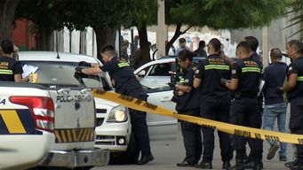 asesinaron de varios disparos a un hombre que iba en su auto en cerrito de la victoria