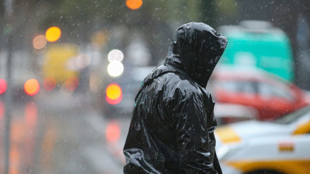Doble advertencia naranja y amarilla en gran parte del país por tormentas fuertes y severas