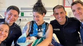 policias asistieron en un parto: los primeros momentos de felipe y la emocion que hubo en su nacimiento