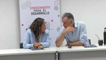 Fernanda Cardona con el presidente electo Yamandú Orsi. 