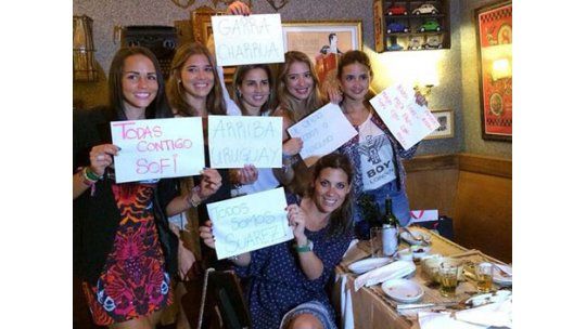 Esposas de los futbolistas de la Selección apoyan a Luis Suárez