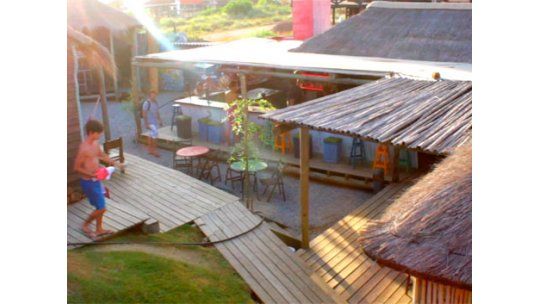 Además de ranchos, Punta del Diablo tiene gran oferta de hostels