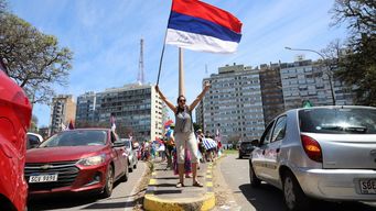 Foto: FocoUy. Caravana del Frente Amplio en Montevideo.