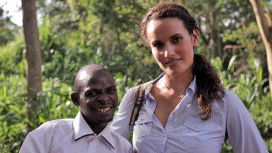 niño criado por monos