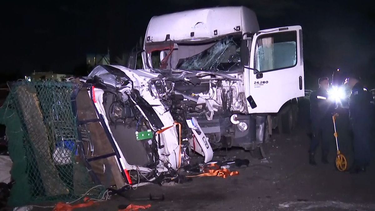 Choque frontal entre dos camiones en Puntas del Miguelete deja a uno de los conductores herido grave