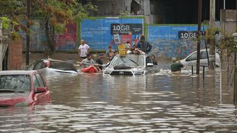 encuentran el cuerpo de una de las ninas desaparecidas en las inundaciones de argentina