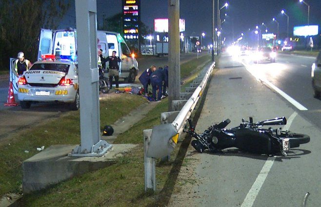 Foto: Subrayado. Moto recuperada, en ruta 101, próximo a la rotonda del aeropuerto.
