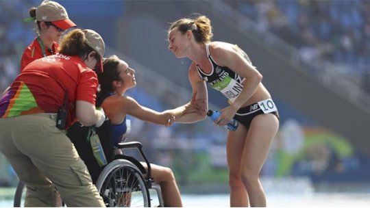 nikki hamblin, Abbey Dagostino