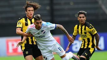 penarol y nacional empataron sin goles en partido parejo y cargado de amarillas