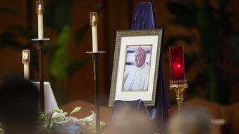 gobierno firmo el decreto que declara duelo oficial para el dia del sepelio del papa francisco, el sabado