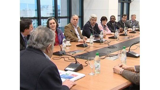 Viernes de debate político en el Frente Amplio y el gobierno