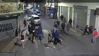 disparo con un arma en medio de un desorden en ciudad vieja, lo siguieron por las camaras y fue condenado