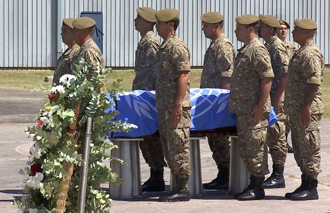 soldado-homenaje-congo-sepelio.jpg