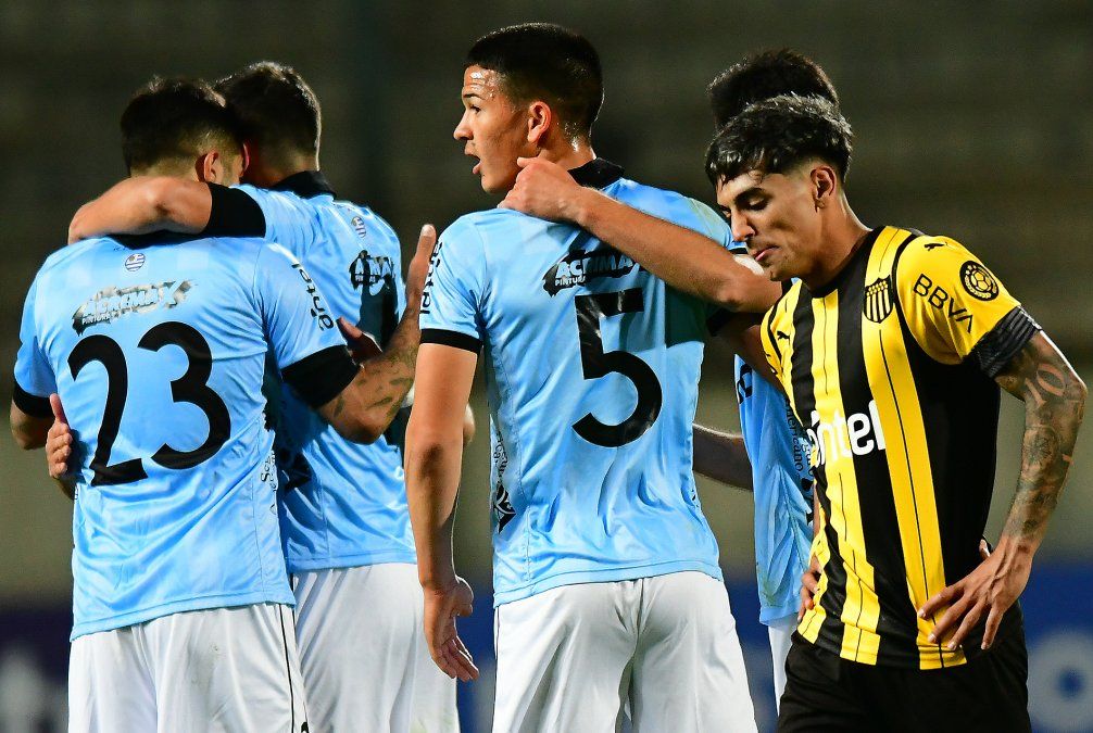 Danubio 2-1 Peñarol por el Clausura: el aurinegro dejó pasar otra