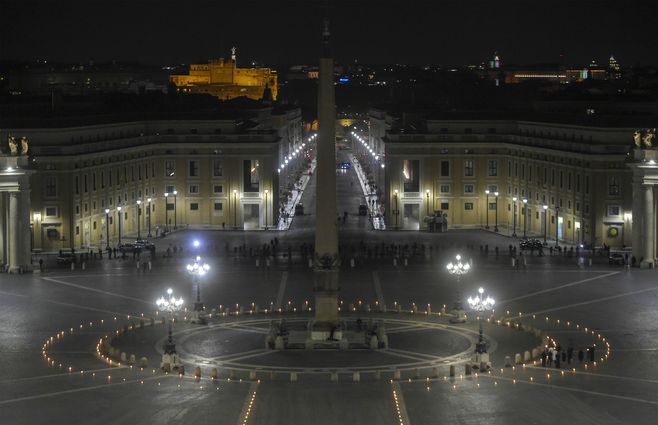 papa solo semana santa vaticano coronavirus afp (5).jpg