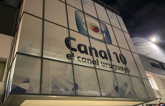 fachada-canal-10-noche.jpg