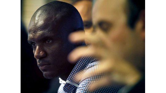 El francés Eric Abidal venció al cáncer y cuenta su historia