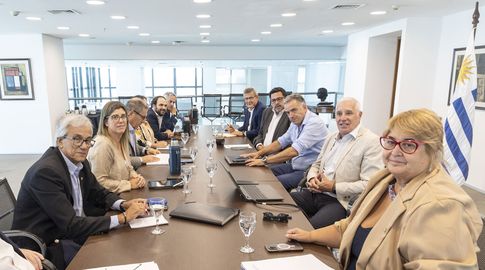 Yamandú Orsi con el gabinete de seguridad. Foto: Presidencia.