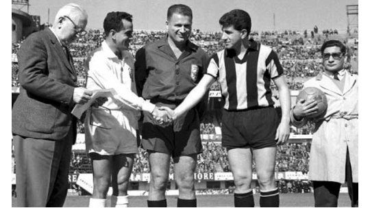 Peñarol-Santos, más de 50 años enfrentados por la Libertadores