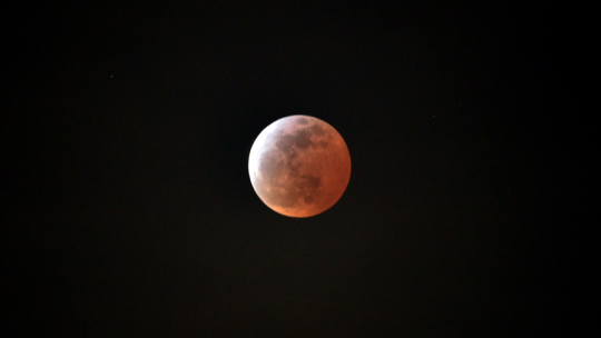 Eclipse lunar captado en una ciudad en Japón. Tochigi, a 100 kilómetros al norte de Tokio.