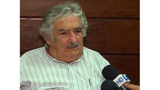 Mujica pide disculpas por comentarios sobre esposas de políticos