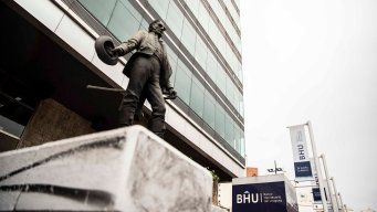 Foto: FocoUy. Banco Hipotecario del Uruguay (BHU), edificio sede en Fernández Crespo y 18 de Julio, Montevideo.