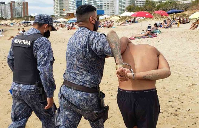 Dos detenidos y un arma incautada tras aglomeración en Playa Mansa