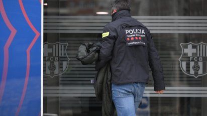 Policías allanan las oficinas del Barcelona este lunes