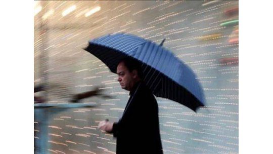 Hoy será un día muy húmedo con lluvias; mañana baja temperatura