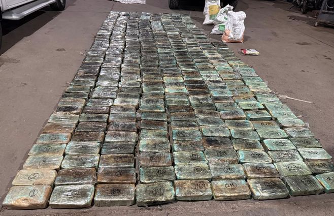 Pasta base incautada por la Policía en Paysandú. Foto: Ministerio del Interior.