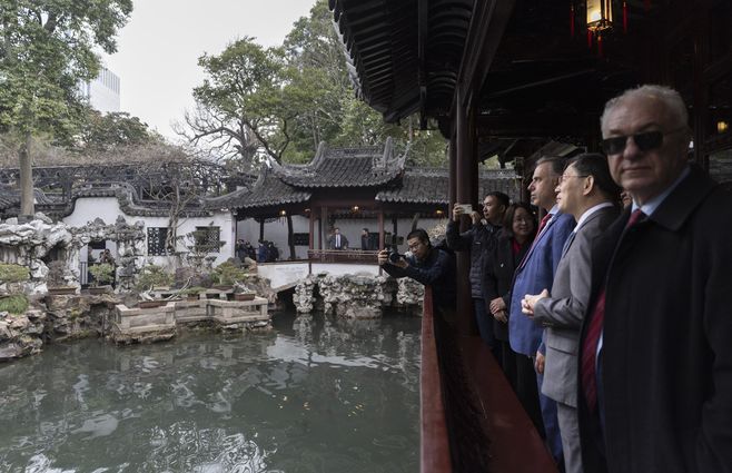 Foto: Presidencia. Yamandú Orsi en visita oficial en China.