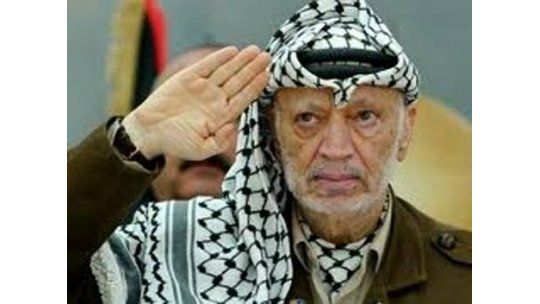 Exhumarán cuerpo de Arafat para saber si murió envenenado